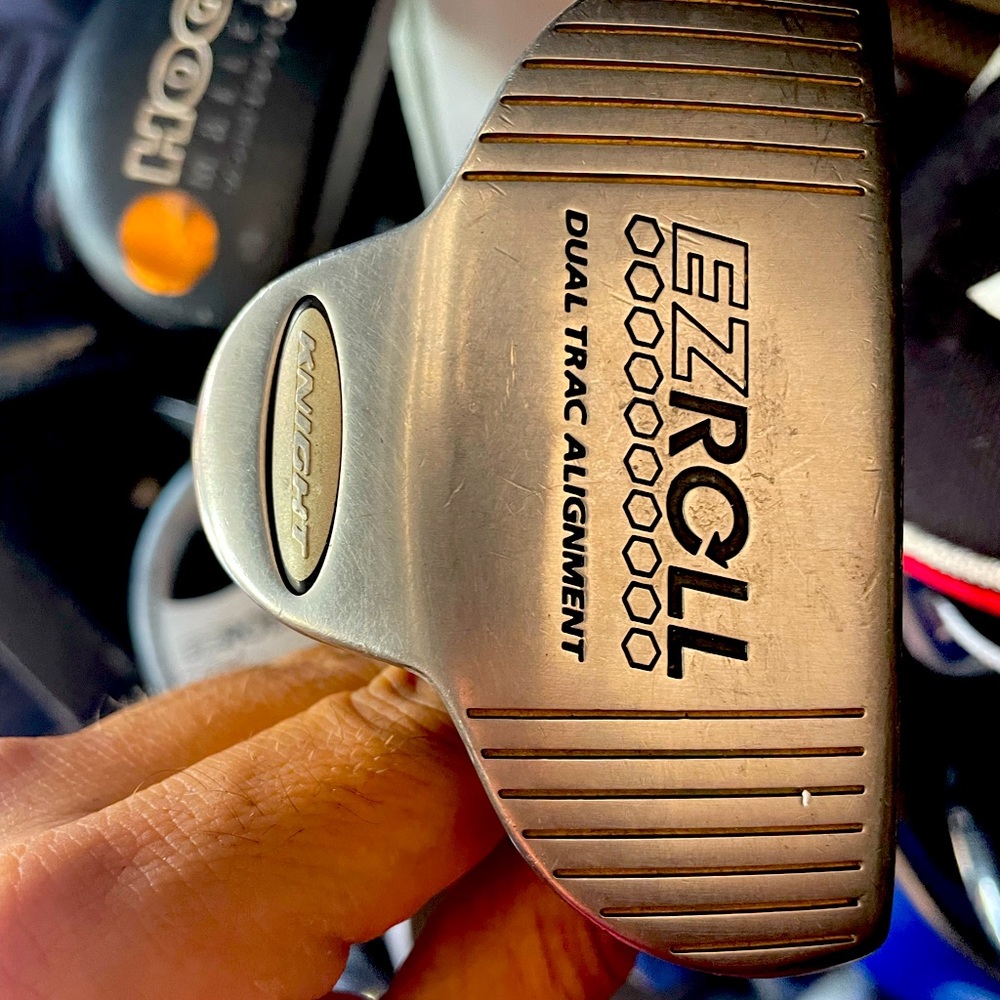 Knight Ezroll Golf Putter In Right Hand 
Used